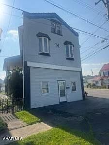 2nd image of 725 Farren St