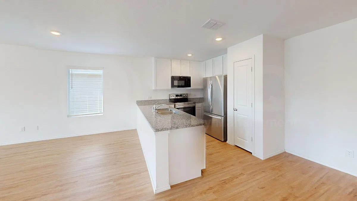 3 bed, 2.0 bath, 1481 sqft, $1,750 — Photo 2