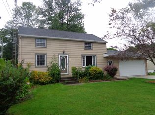 1636 Iris Dr, Manitowoc, WI 54220