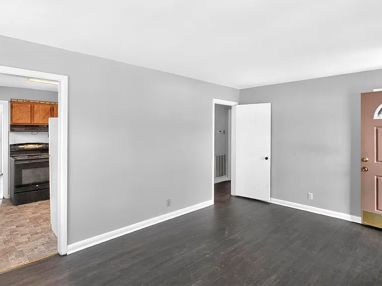 2423 Underwood St — Photo 8