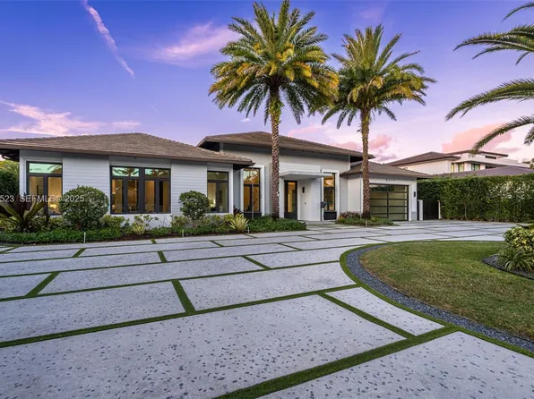 8271 SW 67th St, Miami, FL 33143