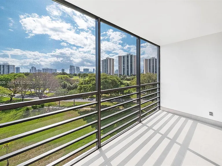 20400 W Country Club Dr #610 — Photo 24