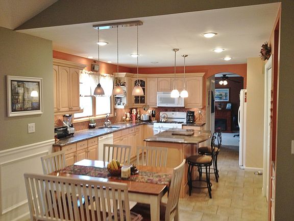 2nd image of 8 Winston Dr