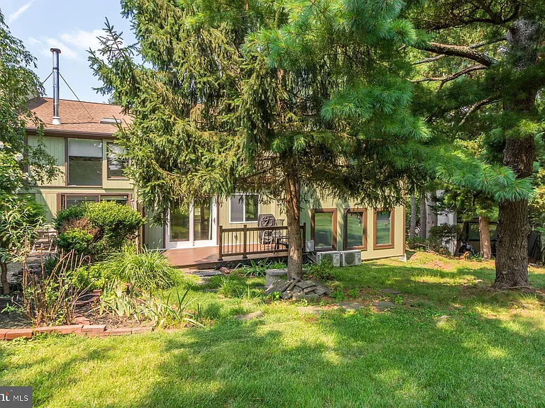7 Belaire Way — Photo 29