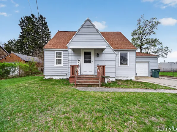 1059 Airport Rd, Norton Shores, MI 49441
