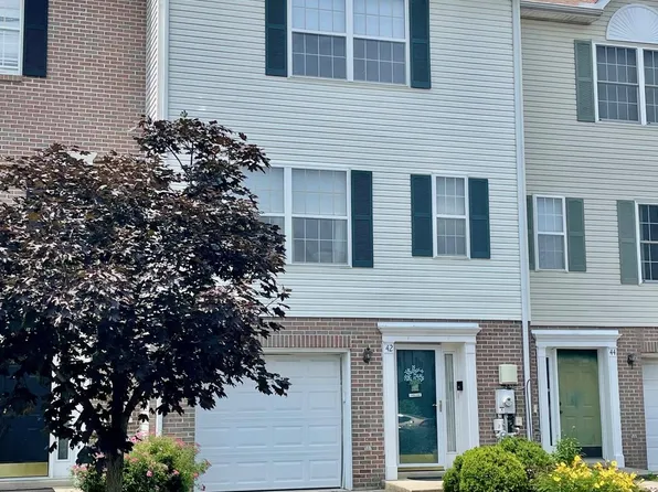 42 Highland Cir, Newark, DE 19713