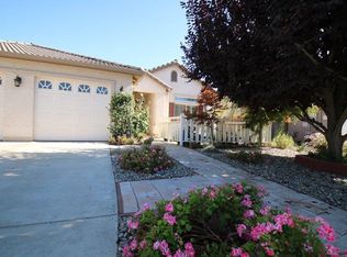 2913 W Newton Ct, Visalia, CA 93291