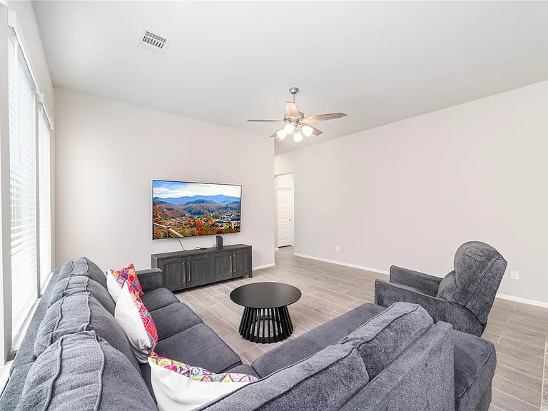 10443 Cecilia Star Ln — Photo 13