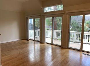 1042 Hull Ln, Foster City, CA 94404