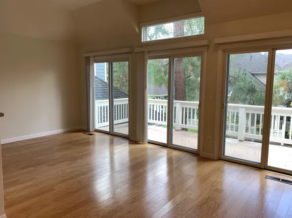 1042 Hull Ln, Foster City, CA 94404
