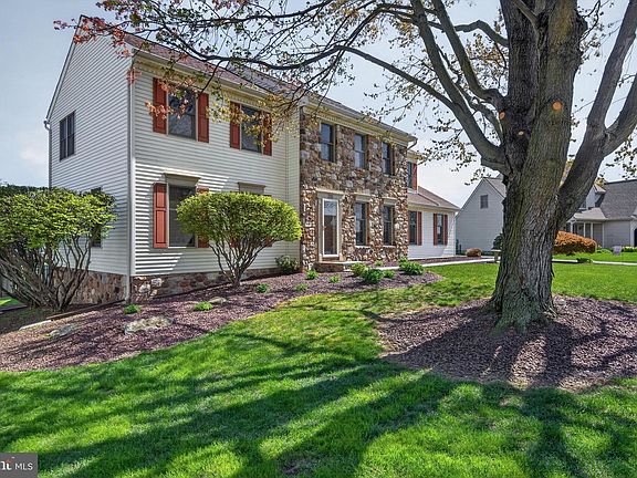 5th image of 205 Cambridge Dr