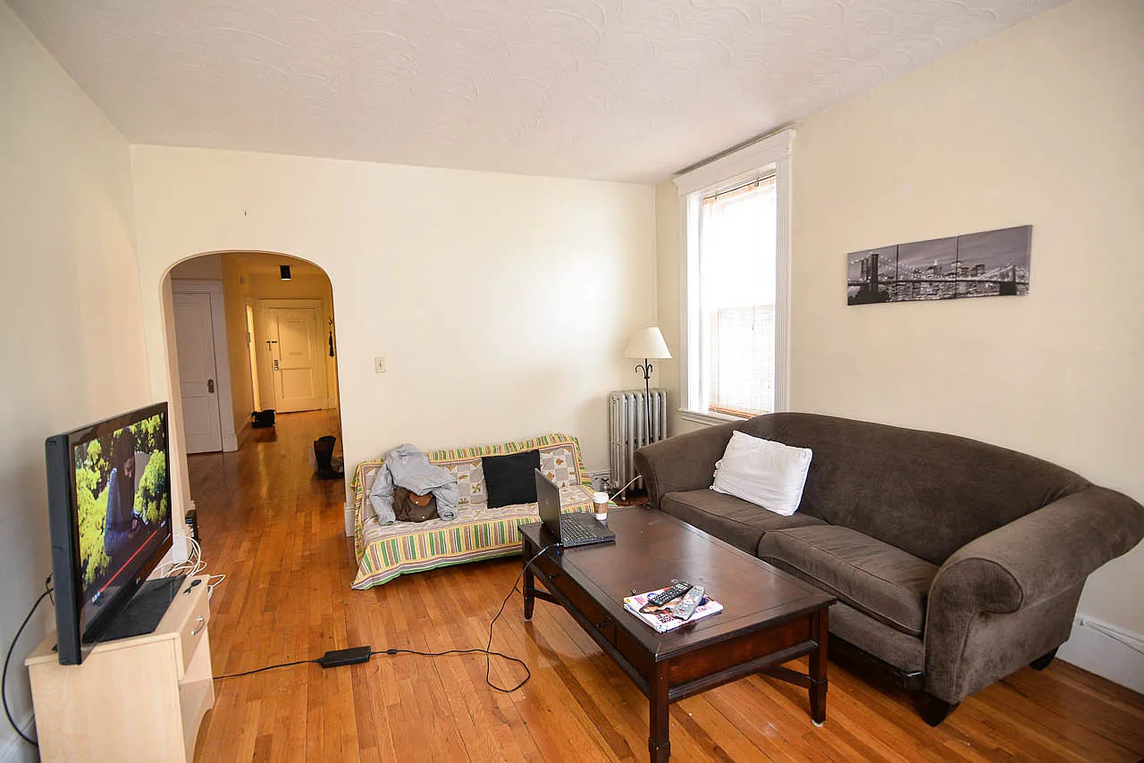 2 bed, 850 sqft, $3,500 — Photo 3