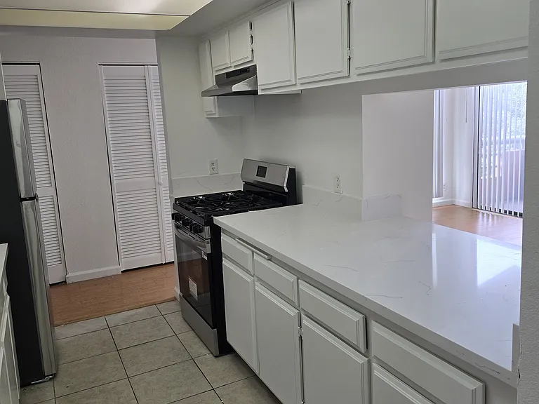 731 S Detroit St #302 — Photo 13