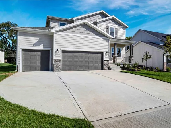 18360 W 195th St, Spring Hill, KS 66083