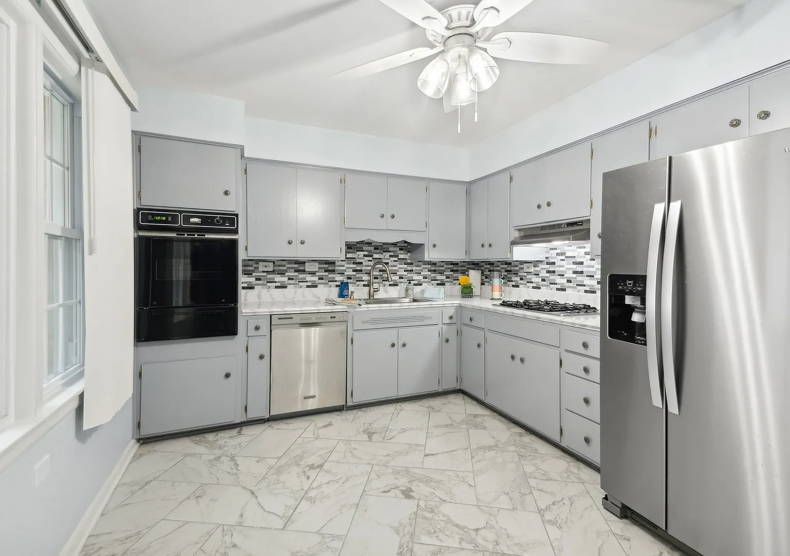 4 bed, 2400 sqft, $4,000 — Photo 4