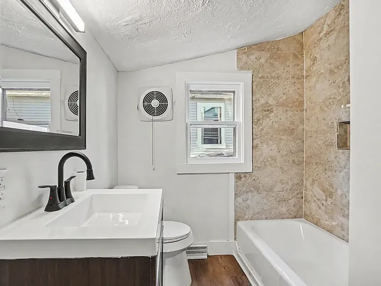 2484 Lincoln St #1 — Photo 6