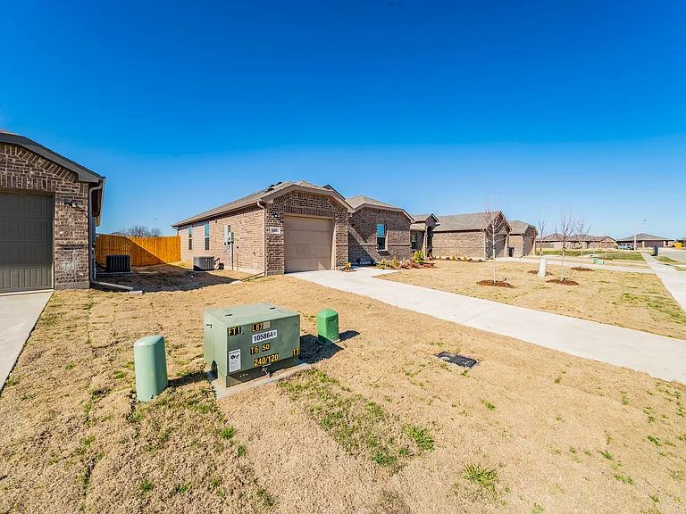 6406 Rienzi Dr — Photo 2