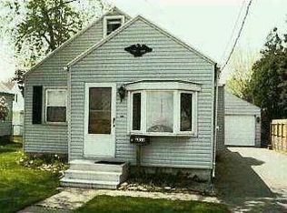 1516 Groll Dr, Oregon, OH 43616