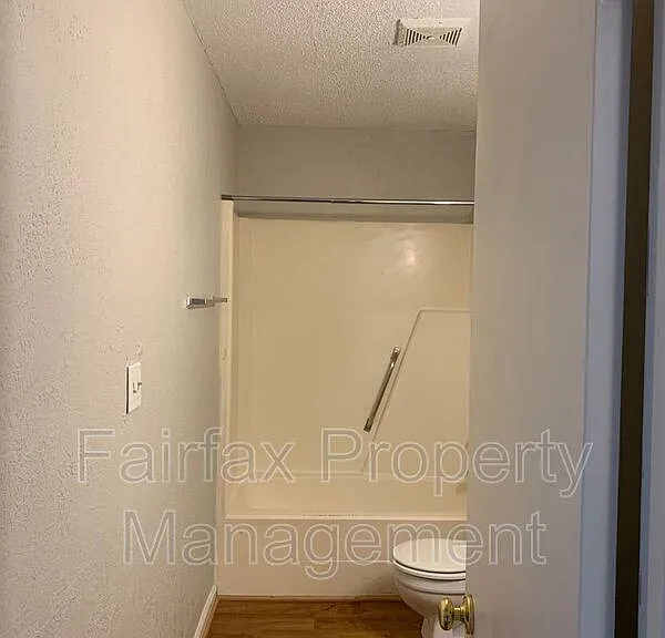 1427 Cherrycrest Dr — Photo 23