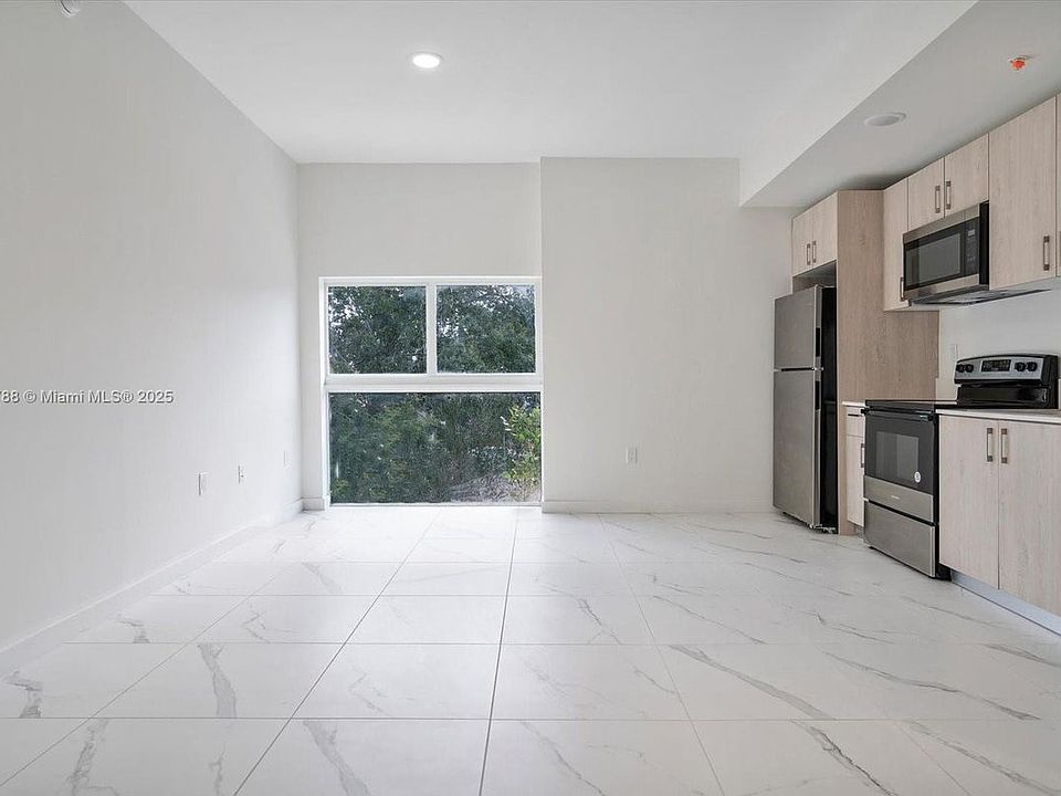 1st image of 420 SW 7th Ave APT 202