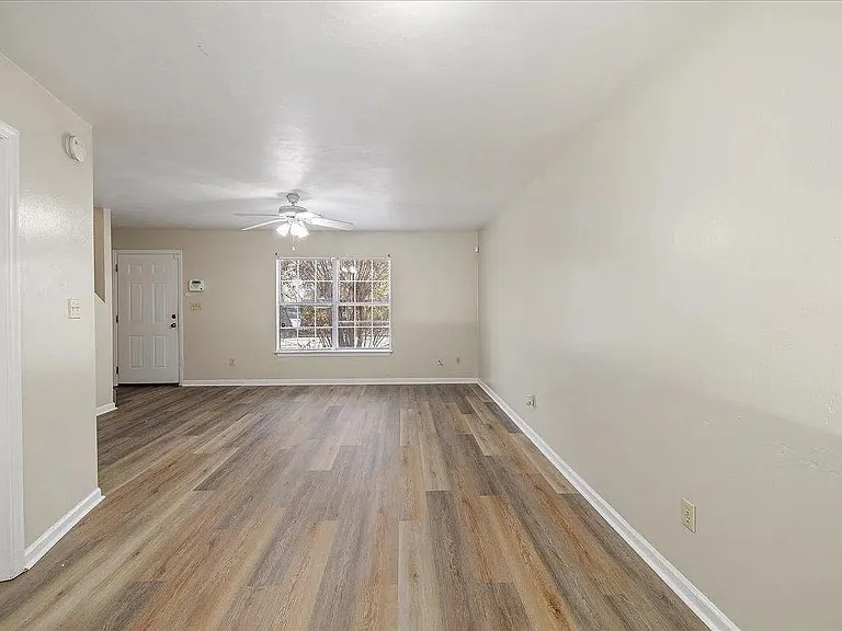 1346 Hancock St #B — Photo 11