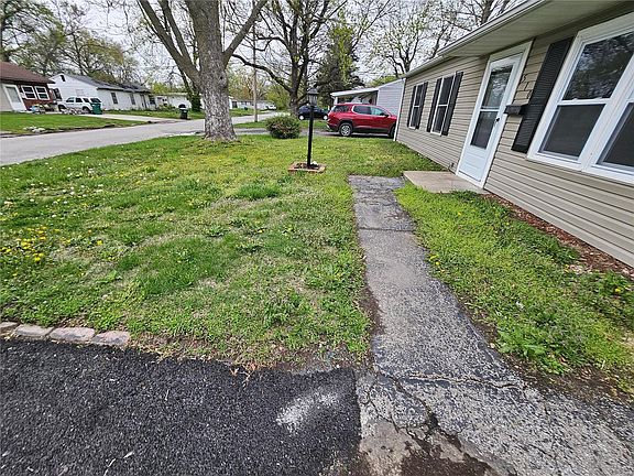 3rd image of 510 Saint James Ln