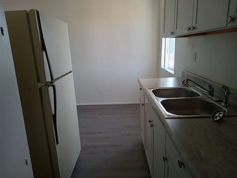 245 C St — Photo 8