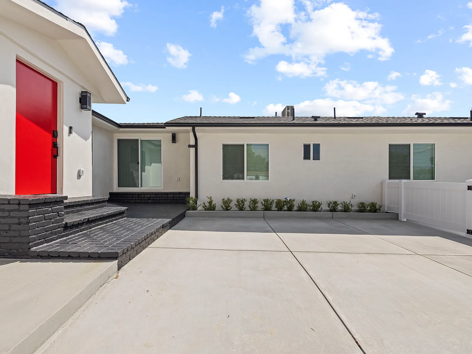 2 bed, 988 sqft, $3,300 — Photo 2