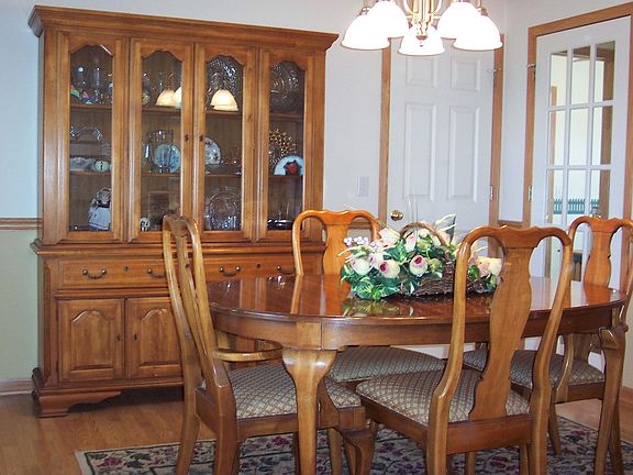 3rd image of 12165 Oakcrest Dr