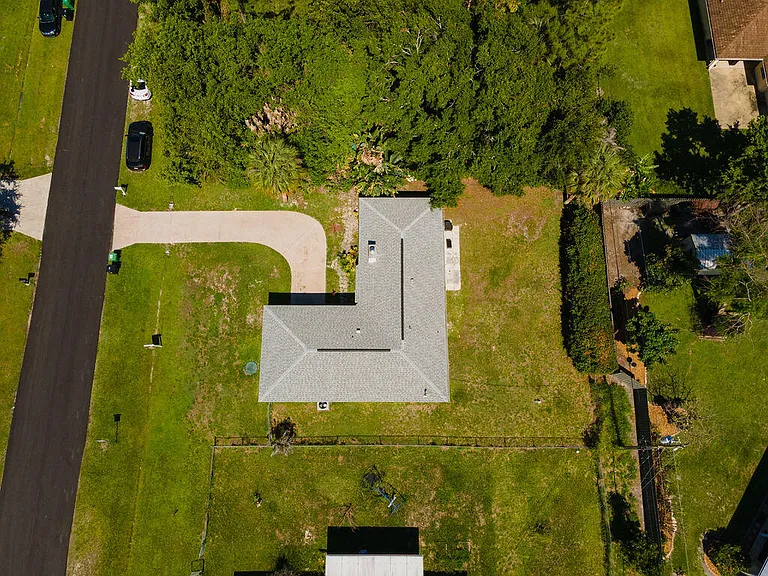 1242 SW Parma Ave — Photo 3
