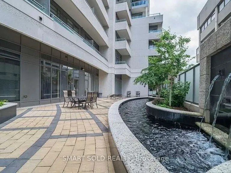 736 Spadina Ave #302 — Photo 16