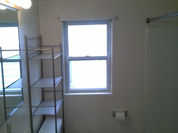 2nd image of 223 E Park St APT 1
