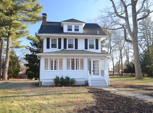 40 Raynold Rd, Mountain Lakes, NJ 07046