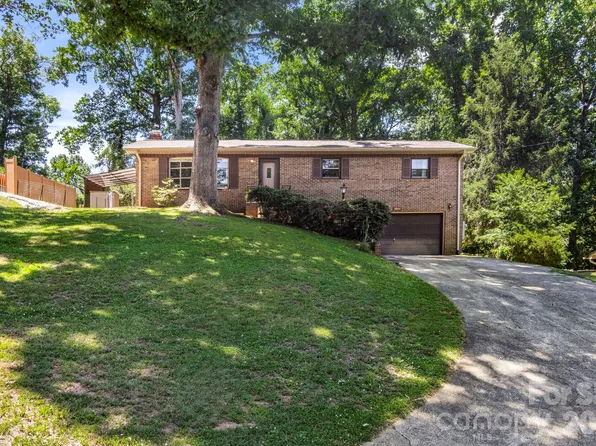 2951 7th Street Dr NE, Hickory, NC 28601