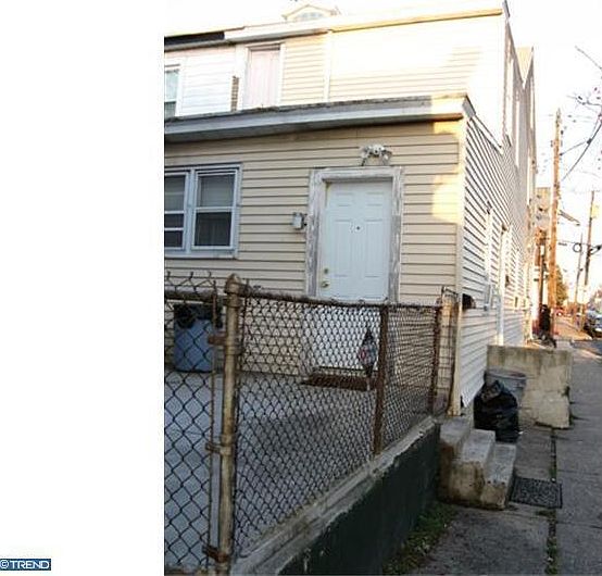2nd image of 789 Beatty St