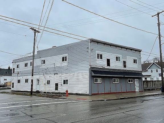 2nd image of 3229 W 73rd St