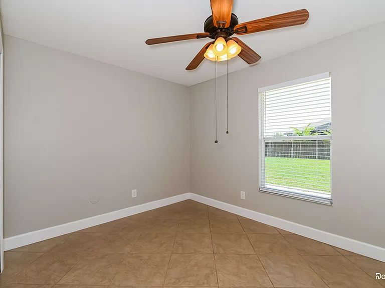 929 SW 31st St — Photo 11