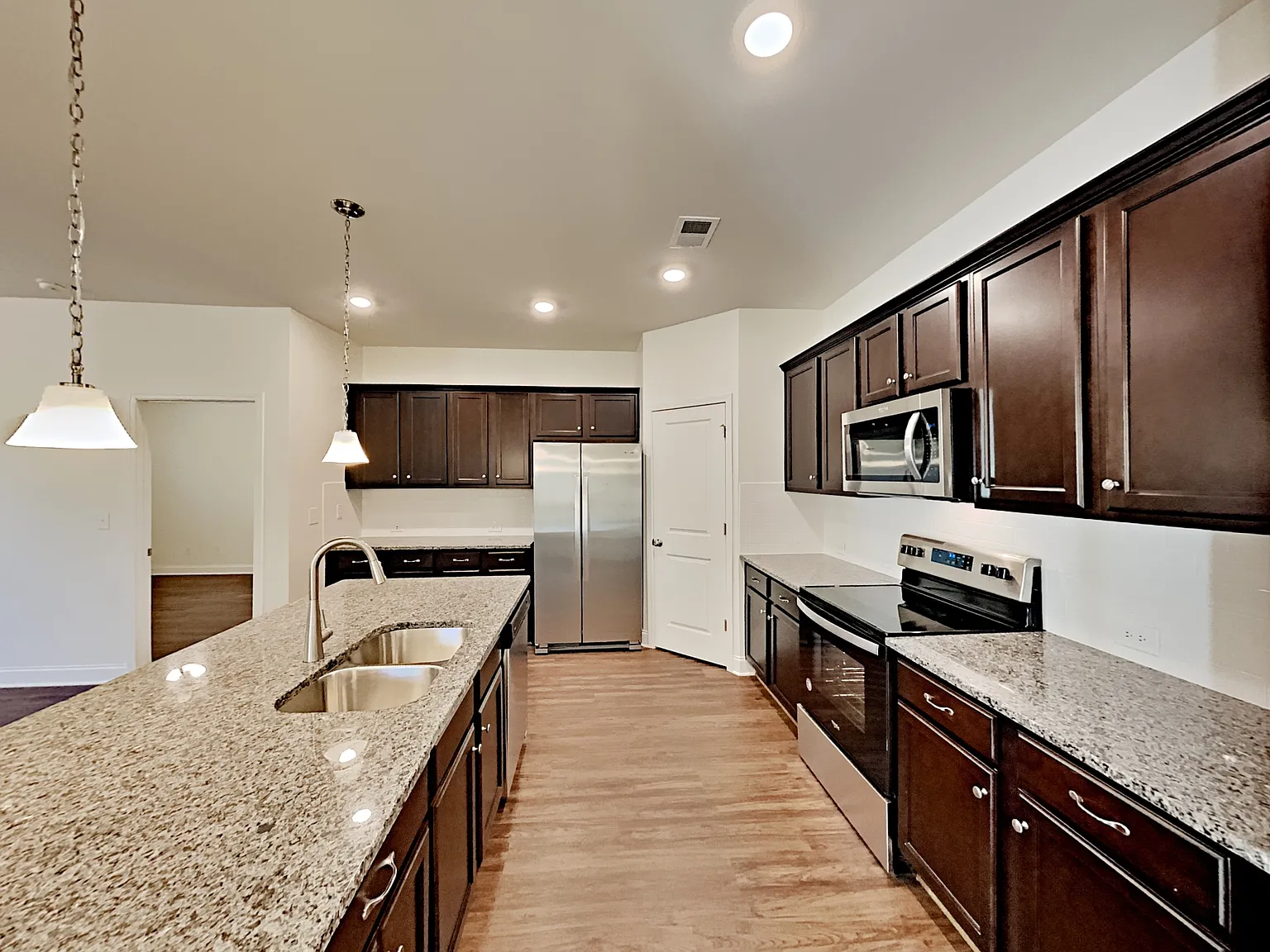 4 bed, 3.0 bath, 2227 sqft, $2,540 — Photo 3