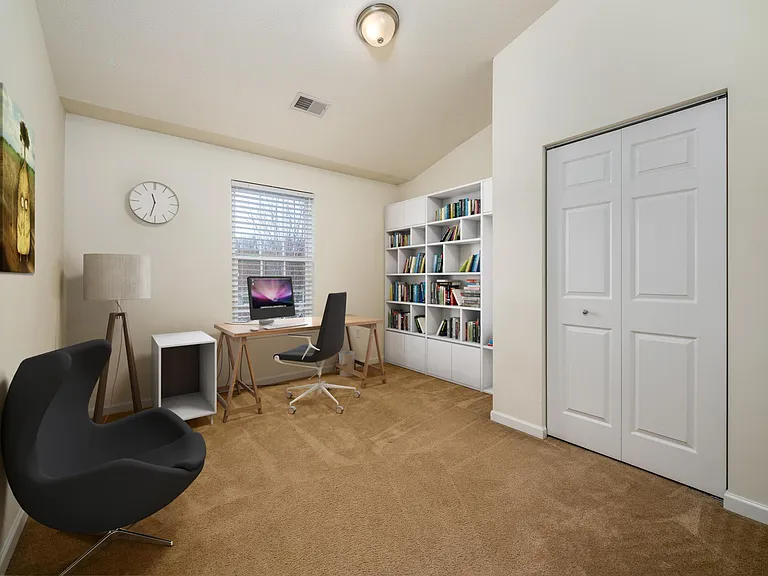 138 Broadstone Dr — Photo 18