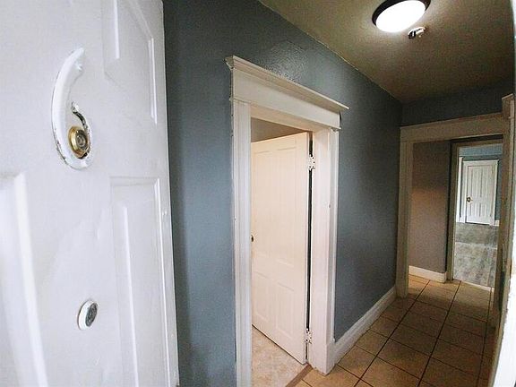 3rd image of 2214 D St APT 6