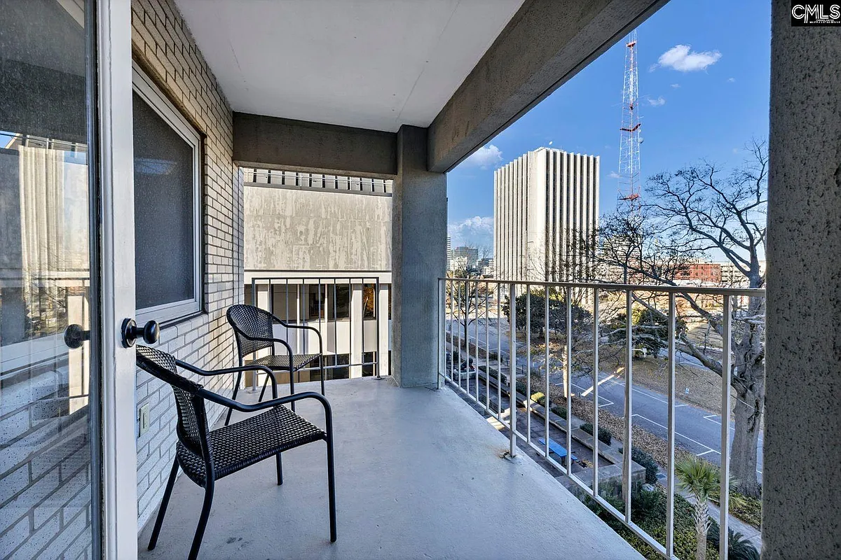 Building Photo - 1520 Senate St #51