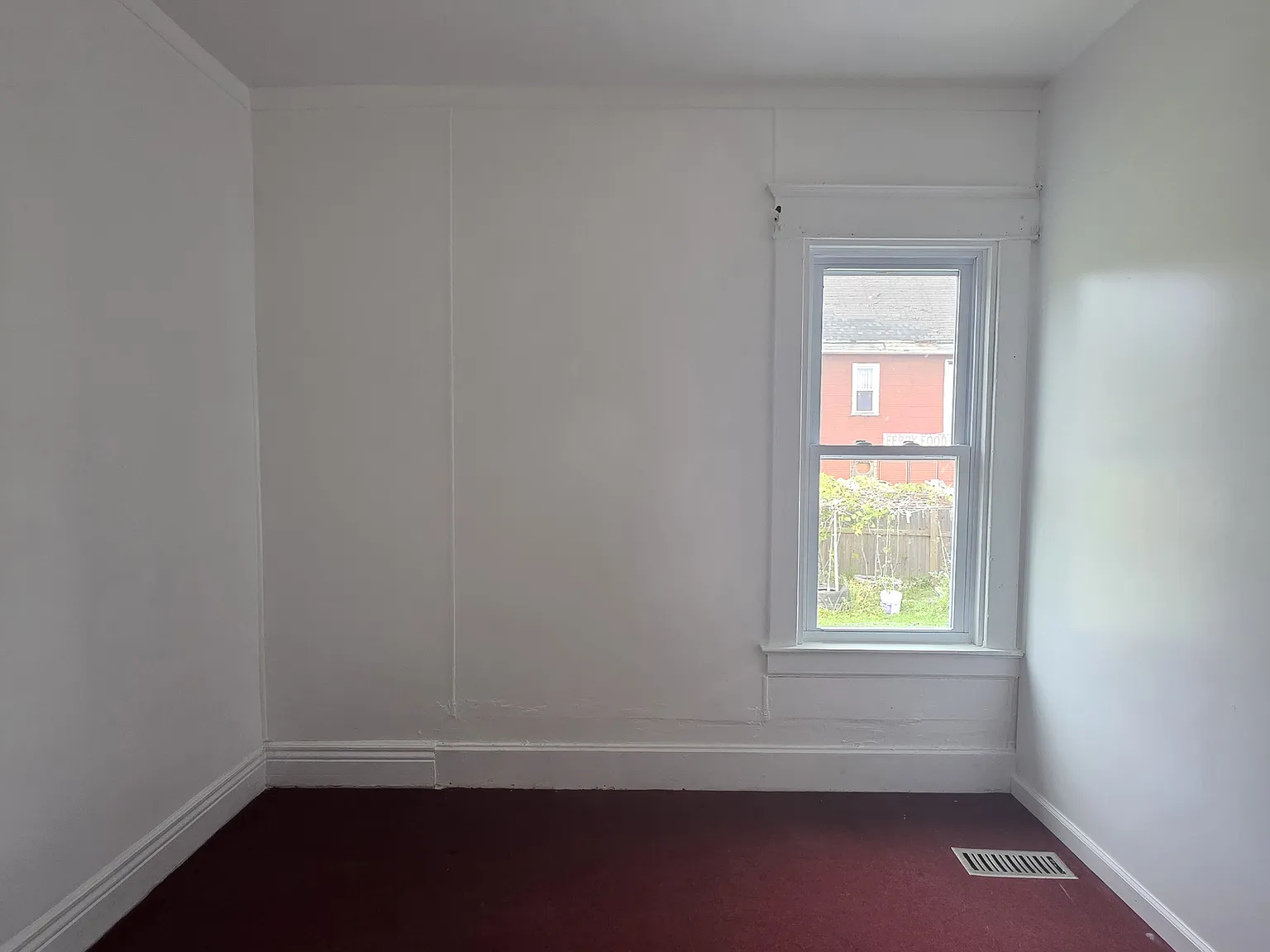 1029 E Ferry St — Photo 3