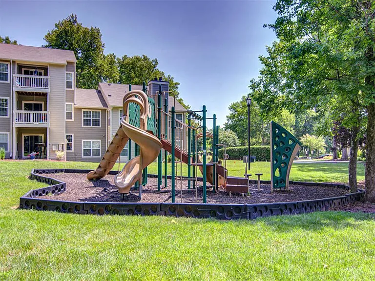 Hunter's Chase Apartments — Photo 15