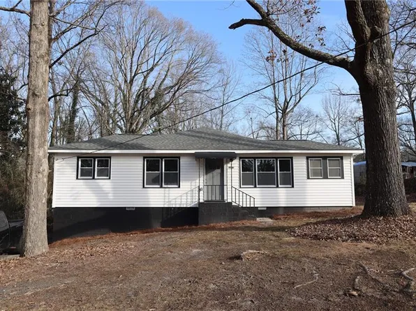 6672 Winn Dr, Lithia Springs, GA 30122