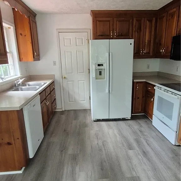 6527 Lakeshore Dr — Photo 5