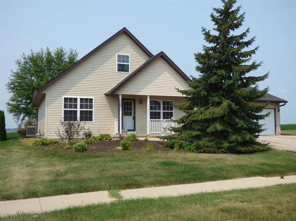 729 Meadow Ridge Ln, Lena, IL 61048