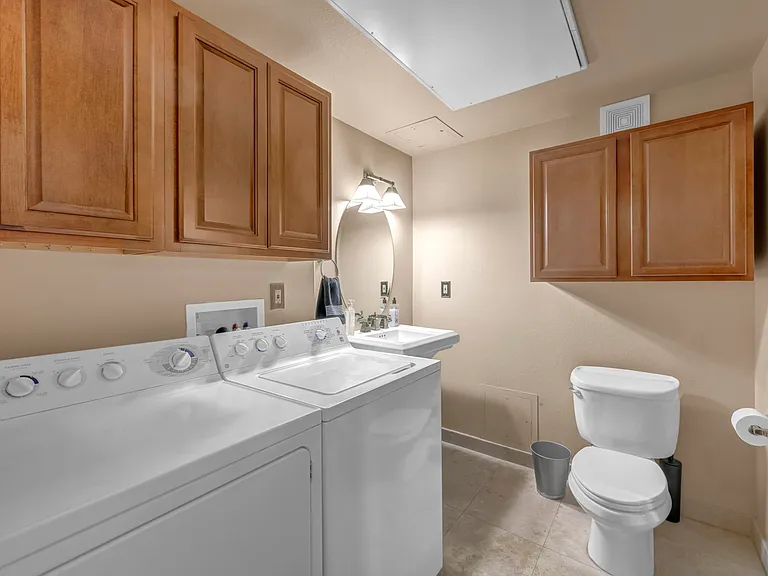 200 W 2nd St #412 — Photo 8