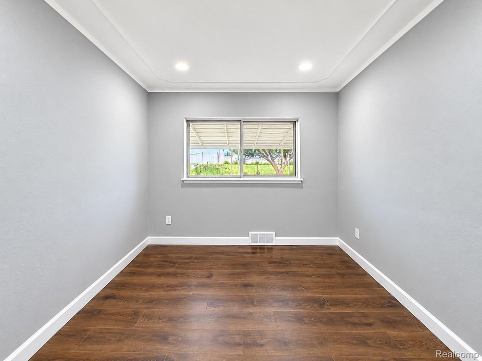 30345 Lund Ave, photo 27