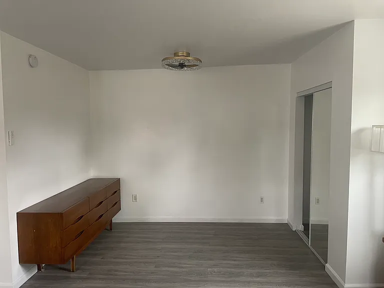 22602 Victory Blvd — Photo 18
