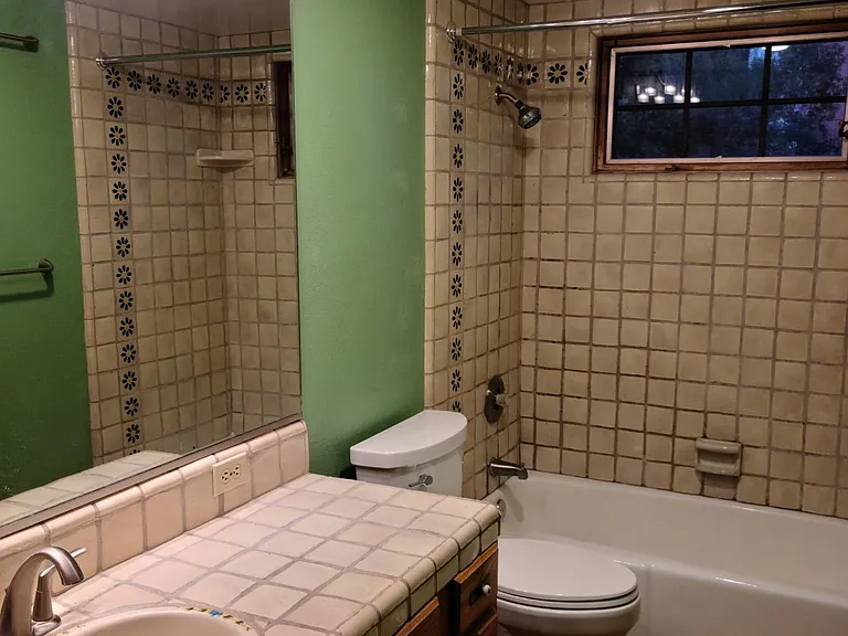 2618 Juan St #7 — Photo 8